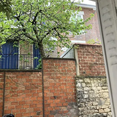 Charming And Welcoming Apartment Paris